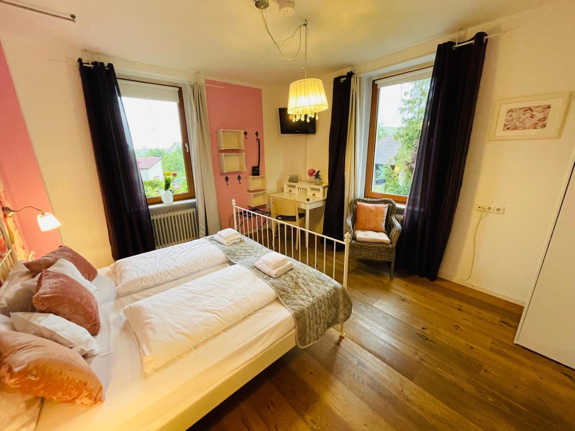 Zum Rayers Cafe-Restaurant & Boutique-Hotel Niederrotweil 部屋 写真